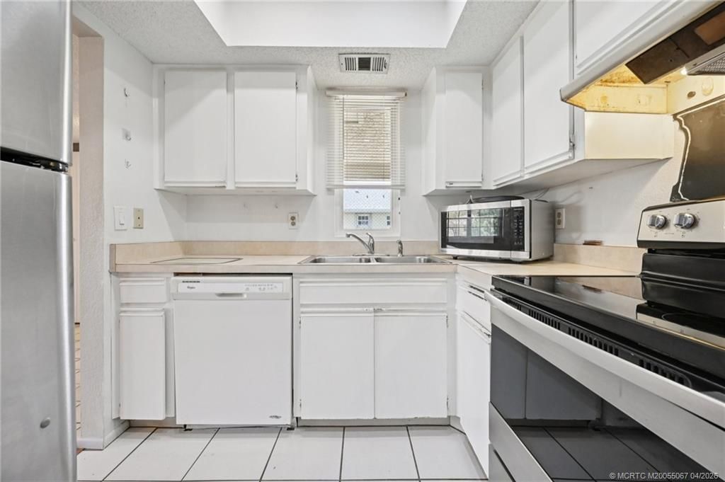 1506 SE Royal Green Circle, Unit 201, Port Saint Lucie, FL 34952 Photo