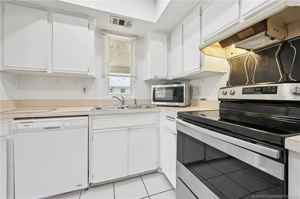 1506 SE Royal Green Circle, Unit 201, Port Saint Lucie, FL 34952 Photo