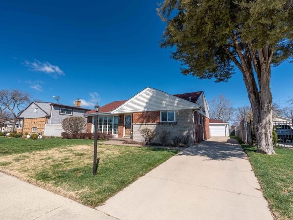 7528 Churchill Street , Morton Grove, IL 60053