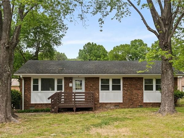 4 Carpenter Court , Greensboro, NC 27403