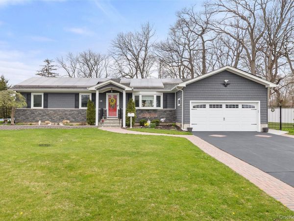 10 Denise Drive , North Babylon, NY 11703