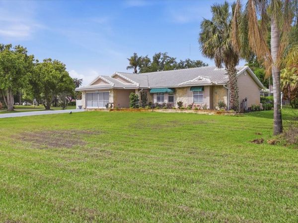 35103 RIVERSIDE COURT , LEESBURG, FL 34788