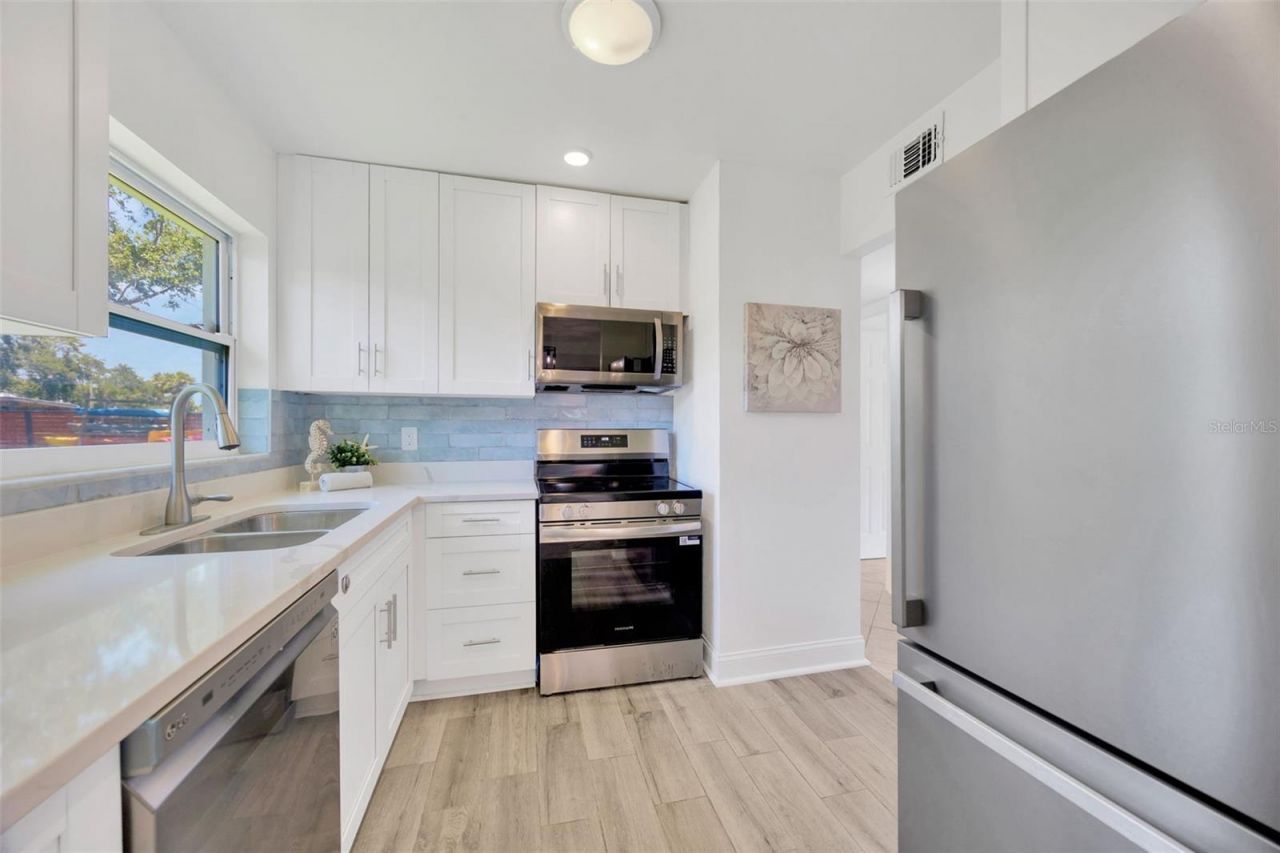 9935 River Drive , Gibsonton, FL 33534 Photo