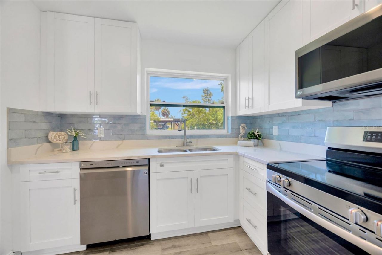 9935 River Drive , Gibsonton, FL 33534 Photo