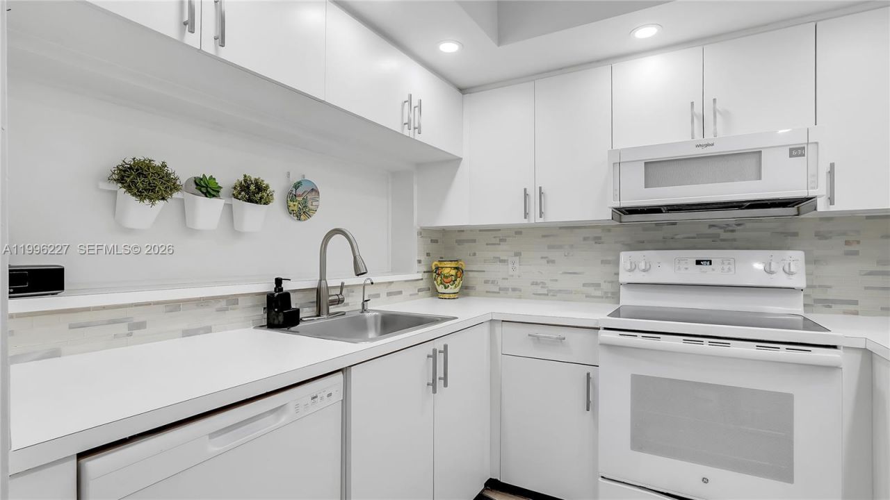 100 SW 130th Ter, Unit 204C, Pembroke Pines, FL 33027 Photo