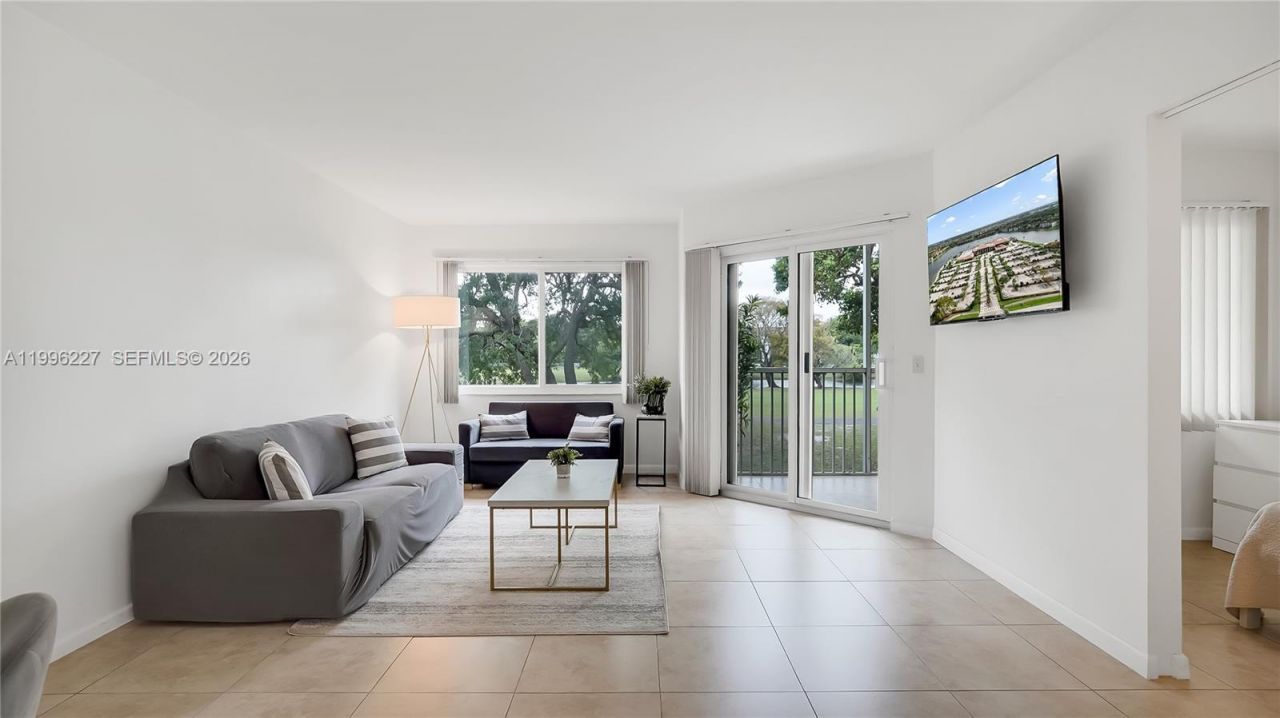 100 SW 130th Ter, Unit 204C, Pembroke Pines, FL 33027 Photo