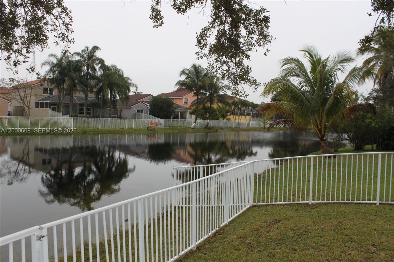 1325 NW 192nd Ter, Unit 1325, Pembroke Pines, FL 33029 Photo