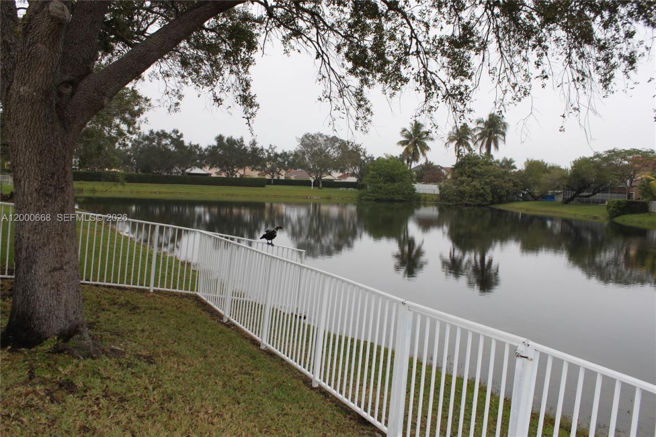 1325 NW 192nd Ter, Unit 1325, Pembroke Pines, FL 33029 Photo