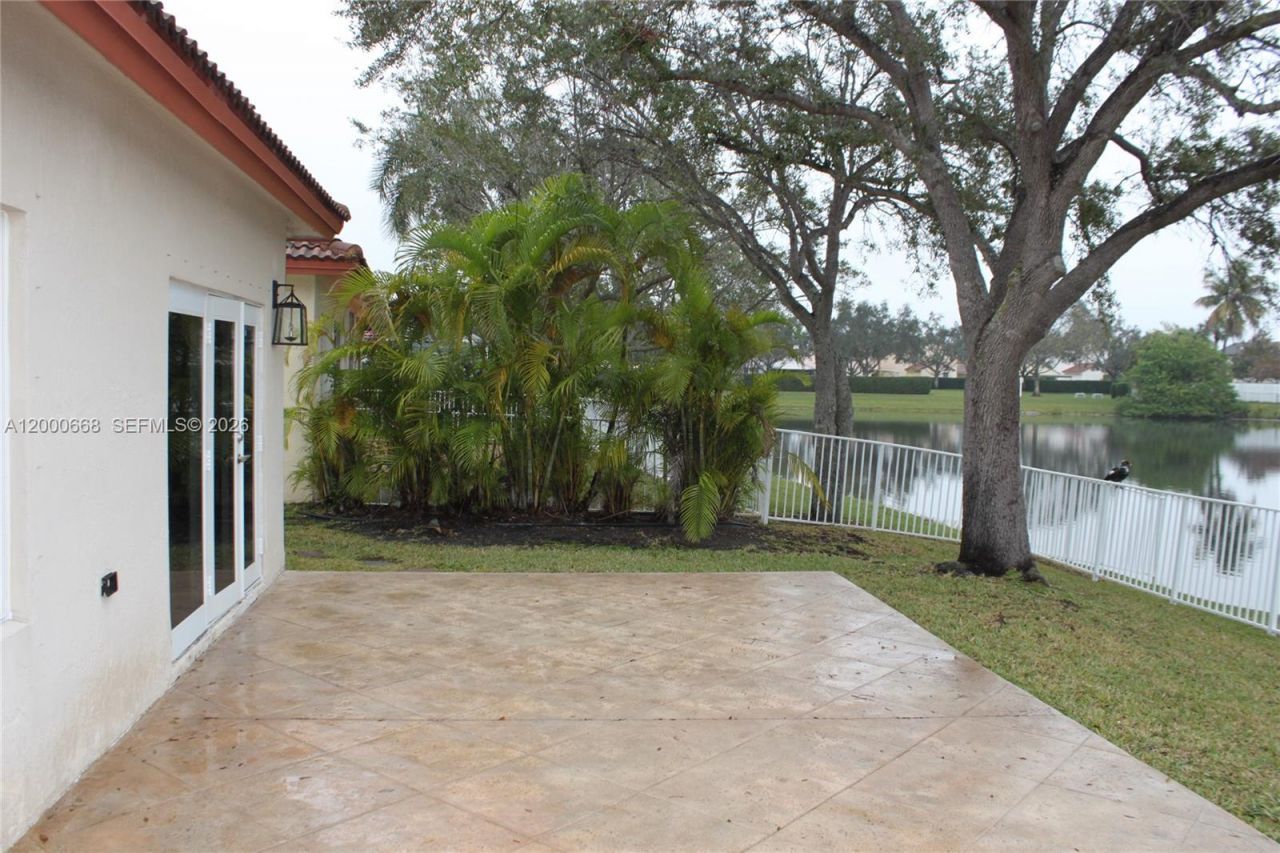 1325 NW 192nd Ter, Unit 1325, Pembroke Pines, FL 33029 Photo