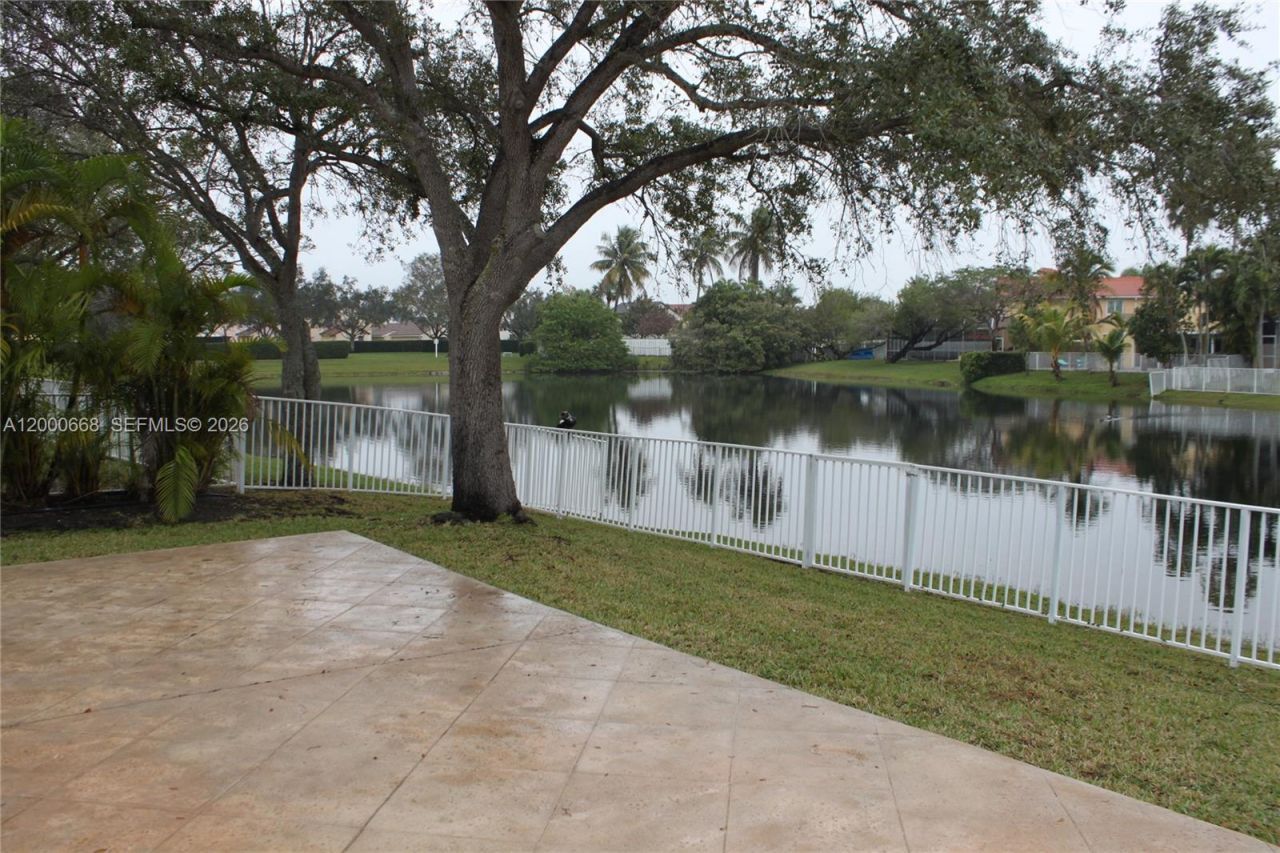 1325 NW 192nd Ter, Unit 1325, Pembroke Pines, FL 33029 Photo