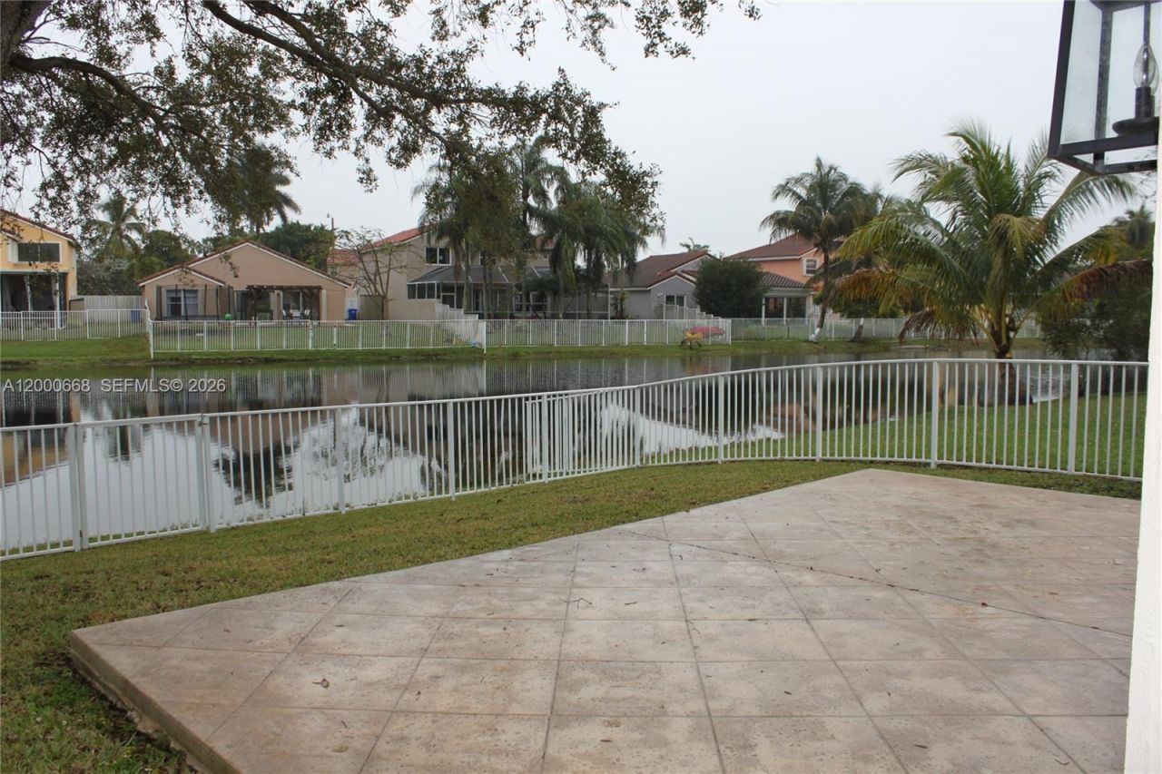 1325 NW 192nd Ter, Unit 1325, Pembroke Pines, FL 33029 Photo