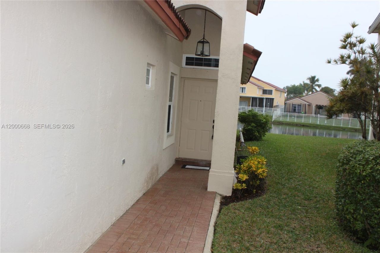1325 NW 192nd Ter, Unit 1325, Pembroke Pines, FL 33029 Photo