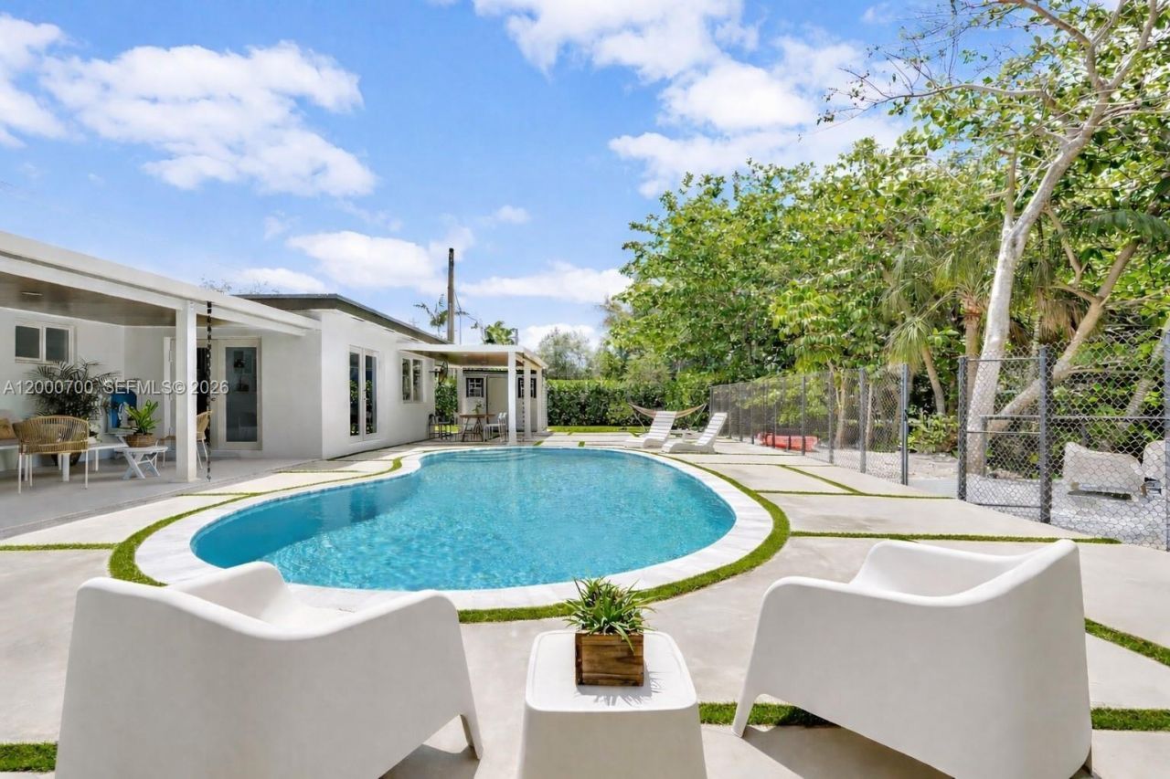 7142 SW 65th Ave, South Miami, FL 33143 Photo