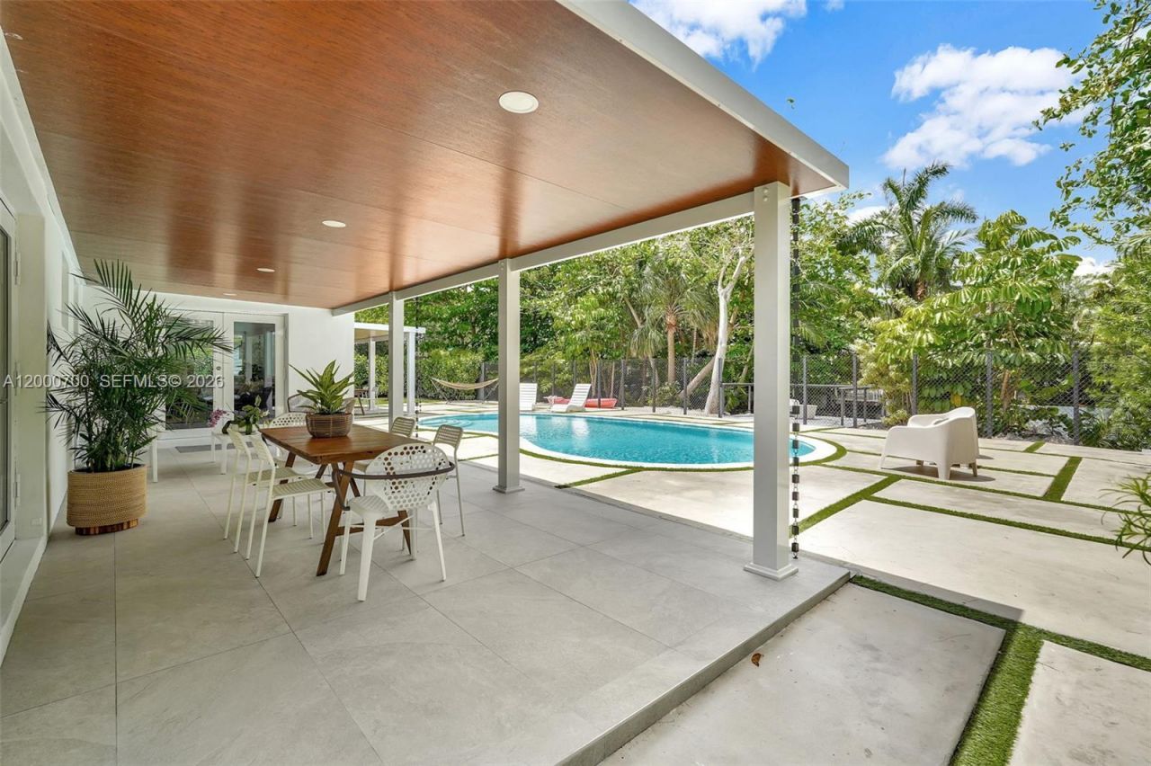 7142 SW 65th Ave, South Miami, FL 33143 Photo