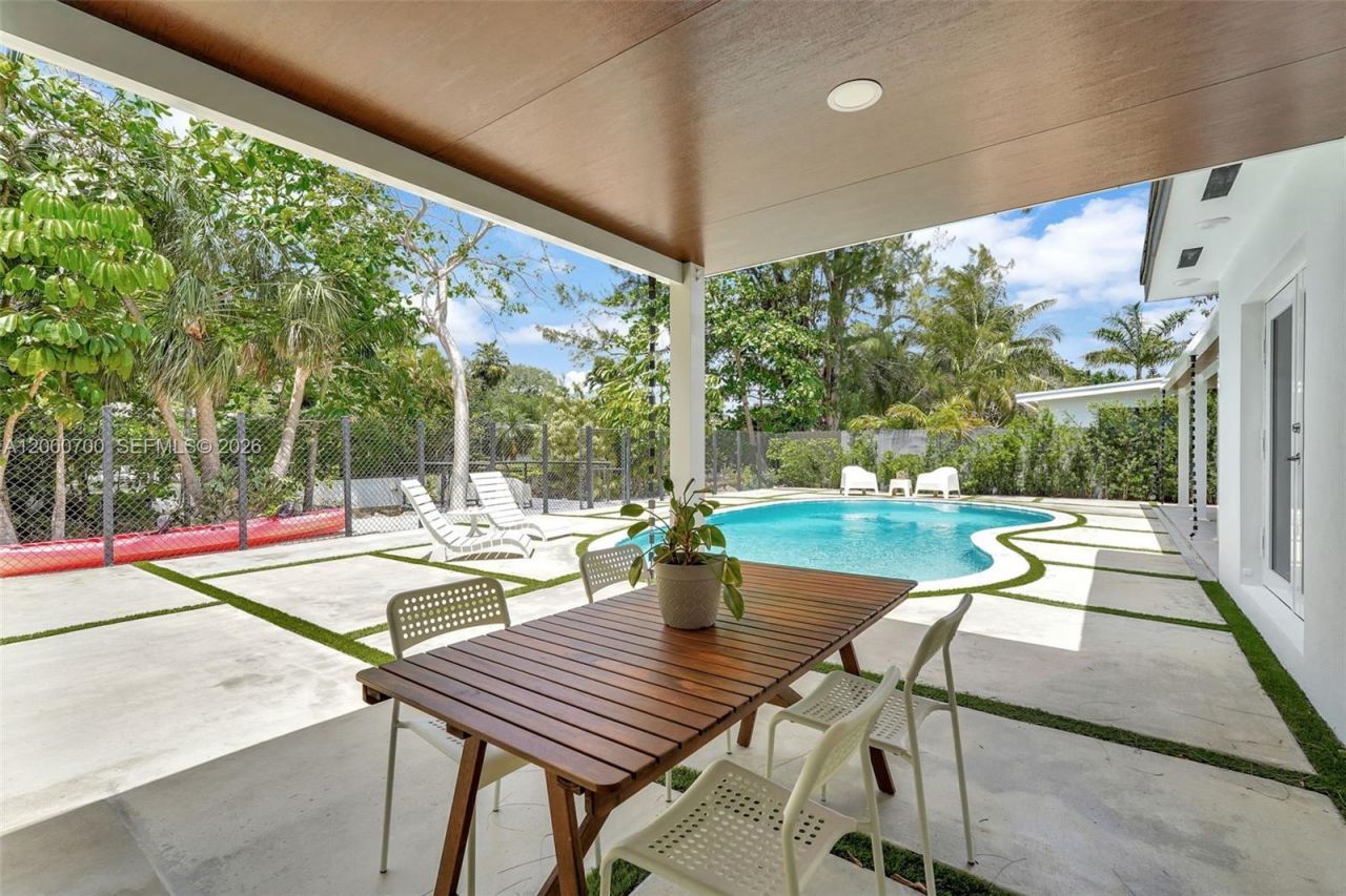 7142 SW 65th Ave, South Miami, FL 33143 Photo