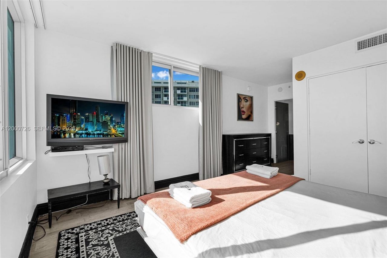 1100 West Ave, Unit 916, Miami Beach, FL 33139 Photo