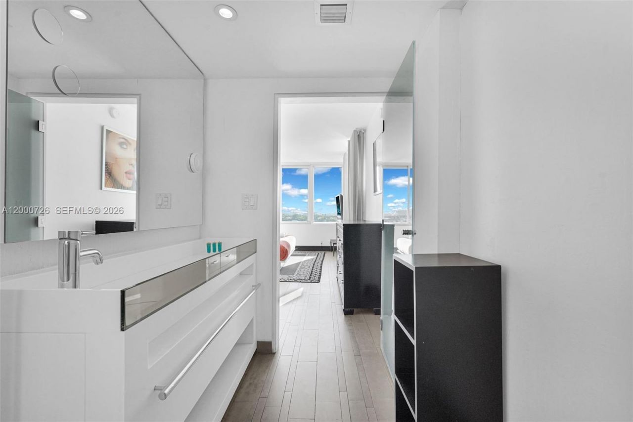 1100 West Ave, Unit 916, Miami Beach, FL 33139 Photo