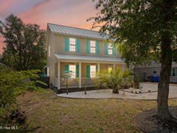 124 NE 15th Street, Oak Island, NC 28465