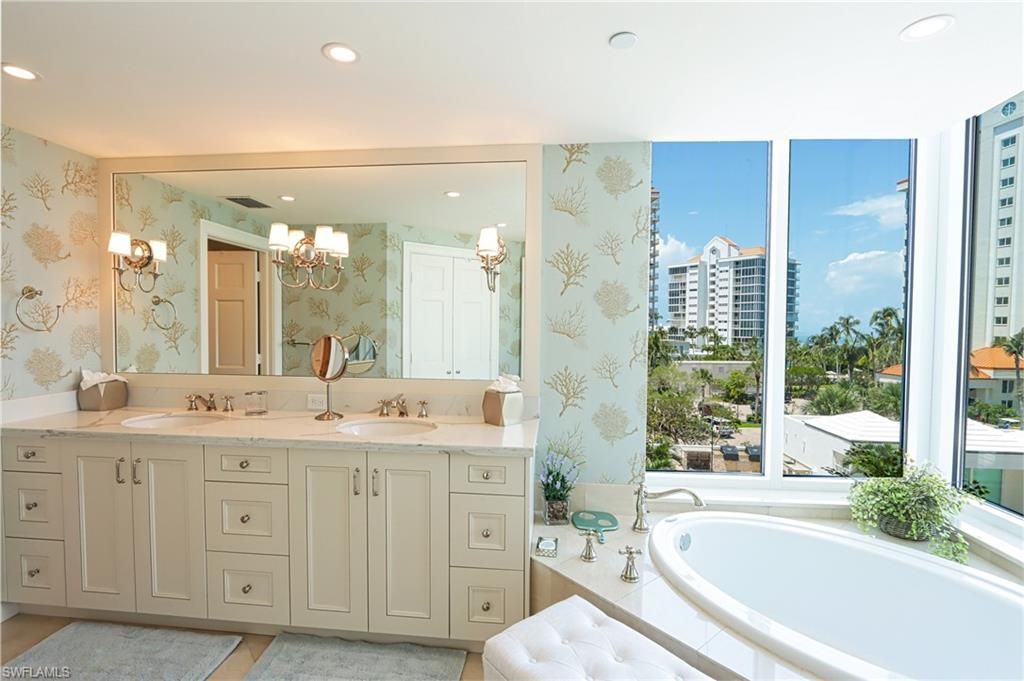 60 Seagate Dr, Unit 402, Naples, FL 34103 Photo