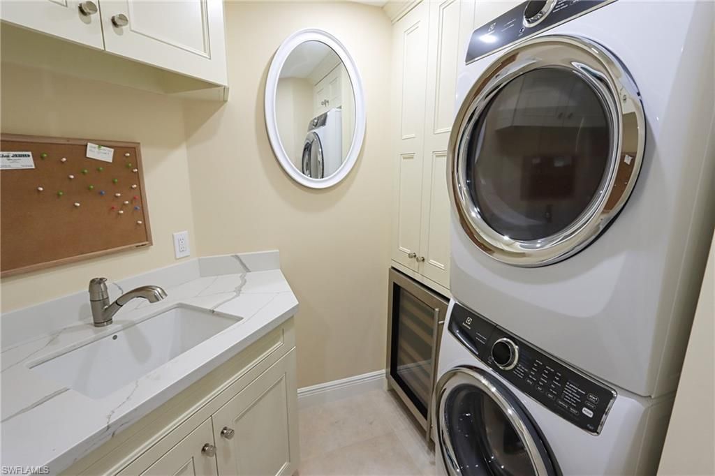 60 Seagate Dr, Unit 402, Naples, FL 34103 Photo