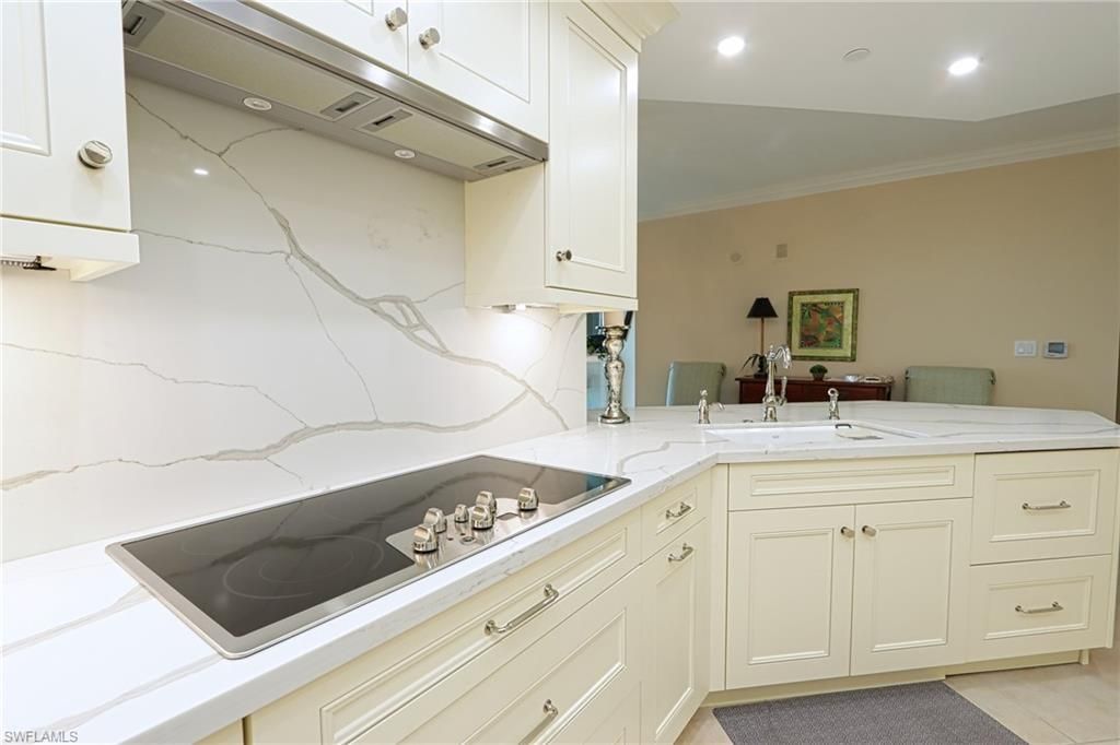 60 Seagate Dr, Unit 402, Naples, FL 34103 Photo