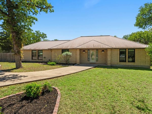 242 W Oak LOOP, Cedar Creek, TX 78612