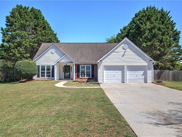 111 Meadowview Lane , Powder Springs, GA 30127