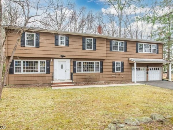 11 Summit Ave, Montvale, NJ 07645