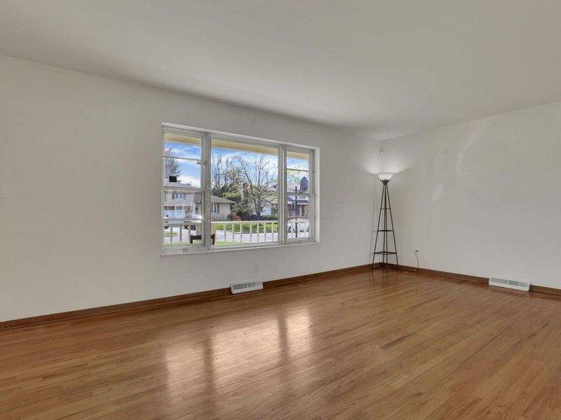 1680 Pin Oak Drive, Columbus, OH 43229 Photo 11