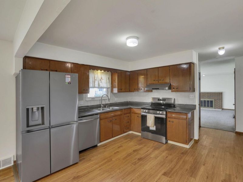 1680 Pin Oak Drive, Columbus, OH 43229 Photo 14