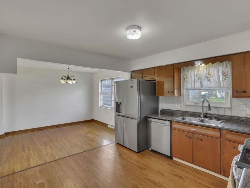 1680 Pin Oak Drive, Columbus, OH 43229 Photo 16