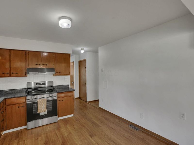 1680 Pin Oak Drive, Columbus, OH 43229 Photo 17