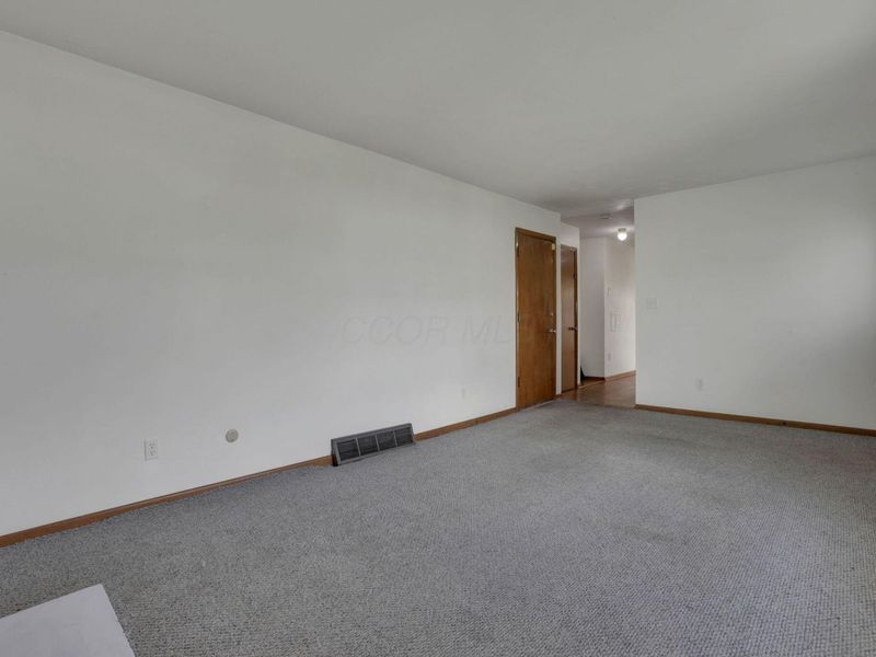 1680 Pin Oak Drive, Columbus, OH 43229 Photo 22