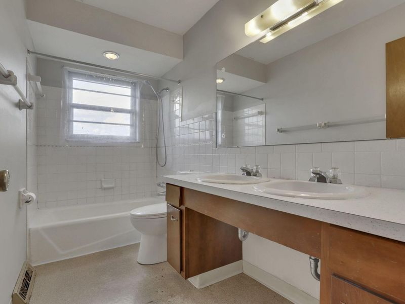 1680 Pin Oak Drive, Columbus, OH 43229 Photo 34