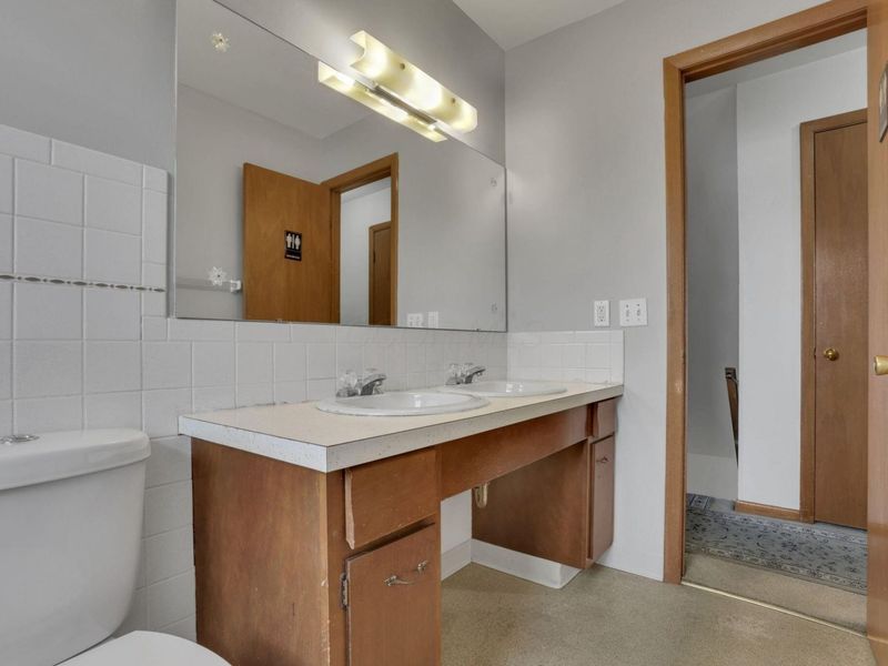 1680 Pin Oak Drive, Columbus, OH 43229 Photo 35