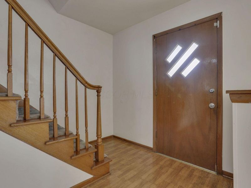 1680 Pin Oak Drive, Columbus, OH 43229 Photo 8