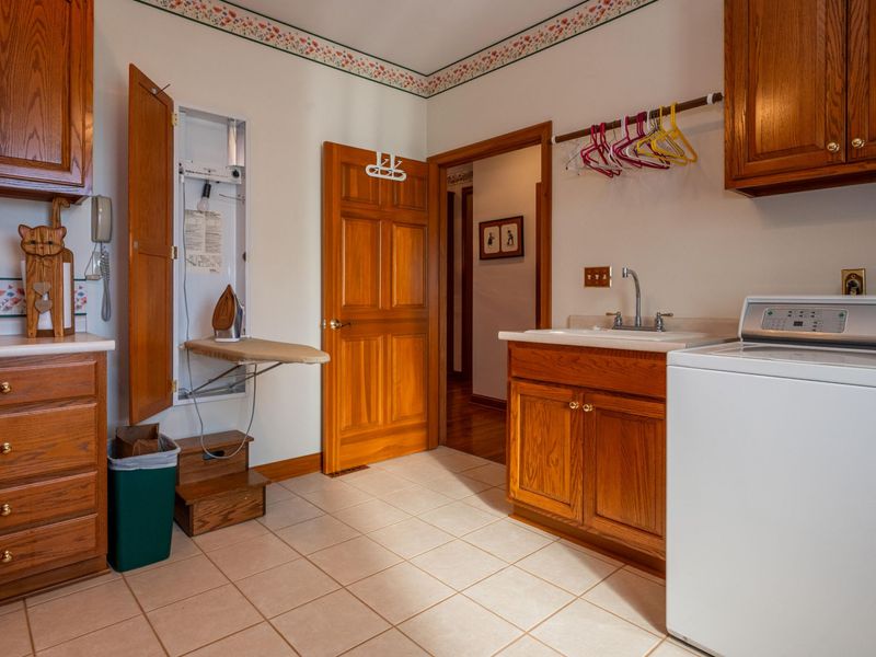 3955 Oakview Drive, Beavercreek, OH 45430 Photo 17