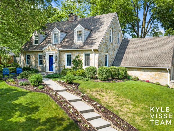 1543 Edgewood Avenue SE, East Grand Rapids, MI 49506