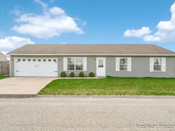 11688 Bear Meadows Drive SE, Alto, MI 49302