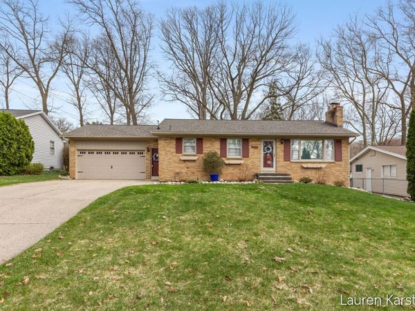 5520 Greenboro Drive SE, Grand Rapids, MI 49508