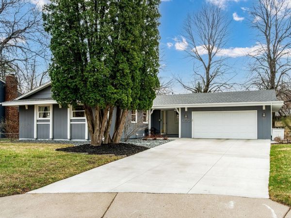 1900 Maryland Avenue N, Golden Valley, MN 55427