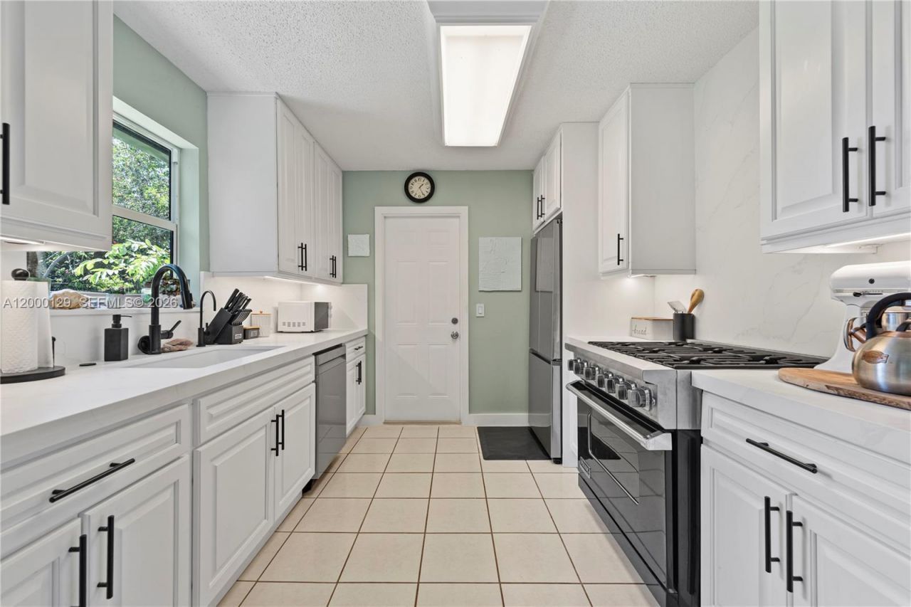 11740 NW 33rd St, Sunrise, FL 33323 Photo