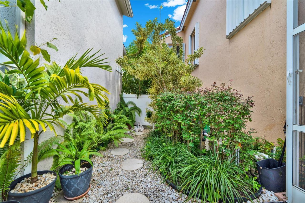 10840 NW 46th Dr, Coral Springs, FL 33076 Photo