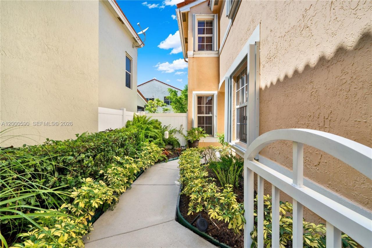 10840 NW 46th Dr, Coral Springs, FL 33076 Photo