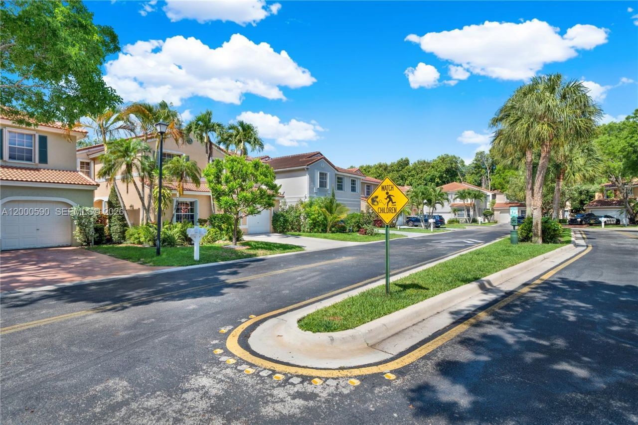 10840 NW 46th Dr, Coral Springs, FL 33076 Photo