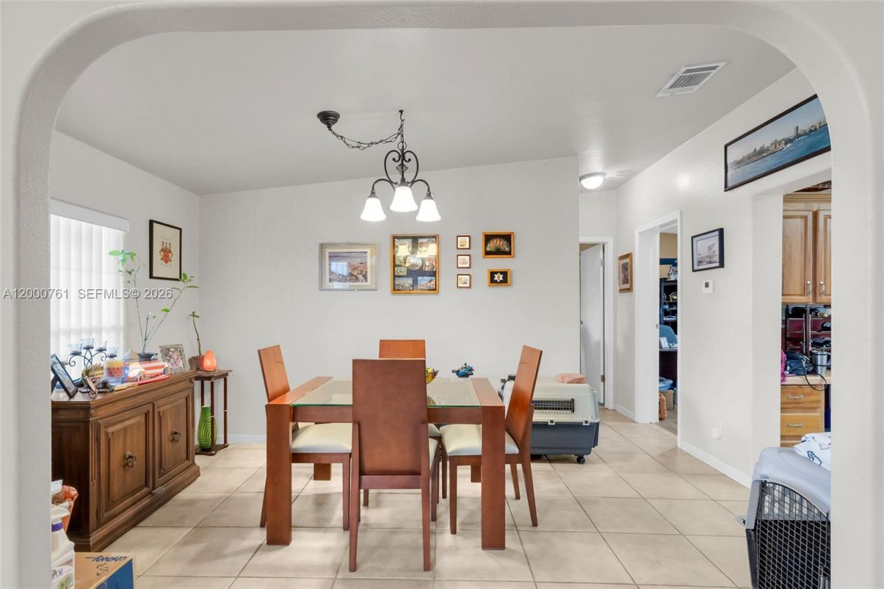 19800 SW 180th Ave, Unit 563, Miami, FL 33187 Photo