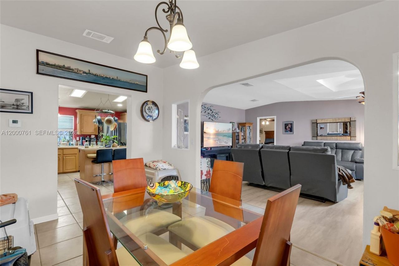 19800 SW 180th Ave, Unit 563, Miami, FL 33187 Photo