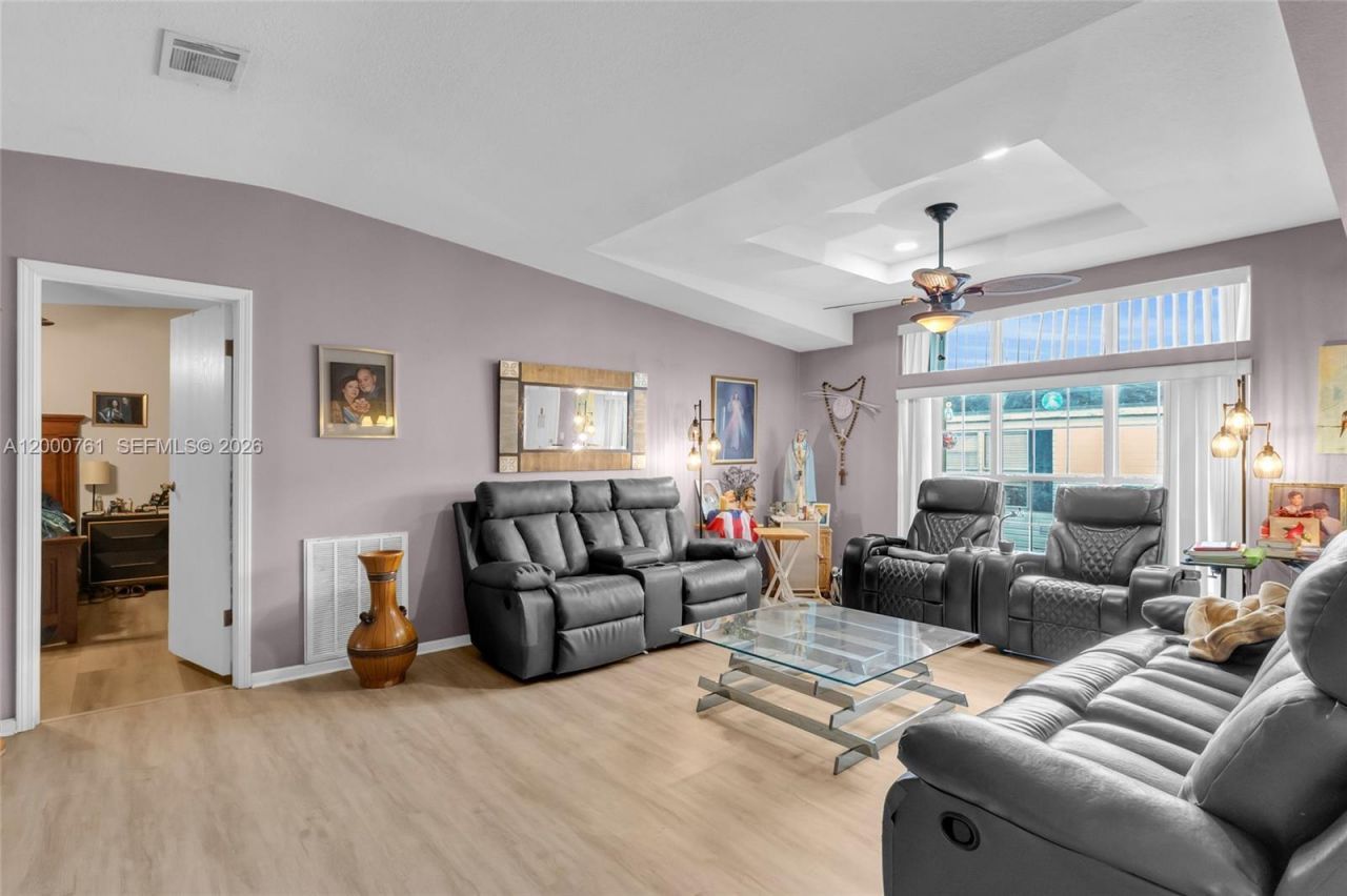 19800 SW 180th Ave, Unit 563, Miami, FL 33187 Photo