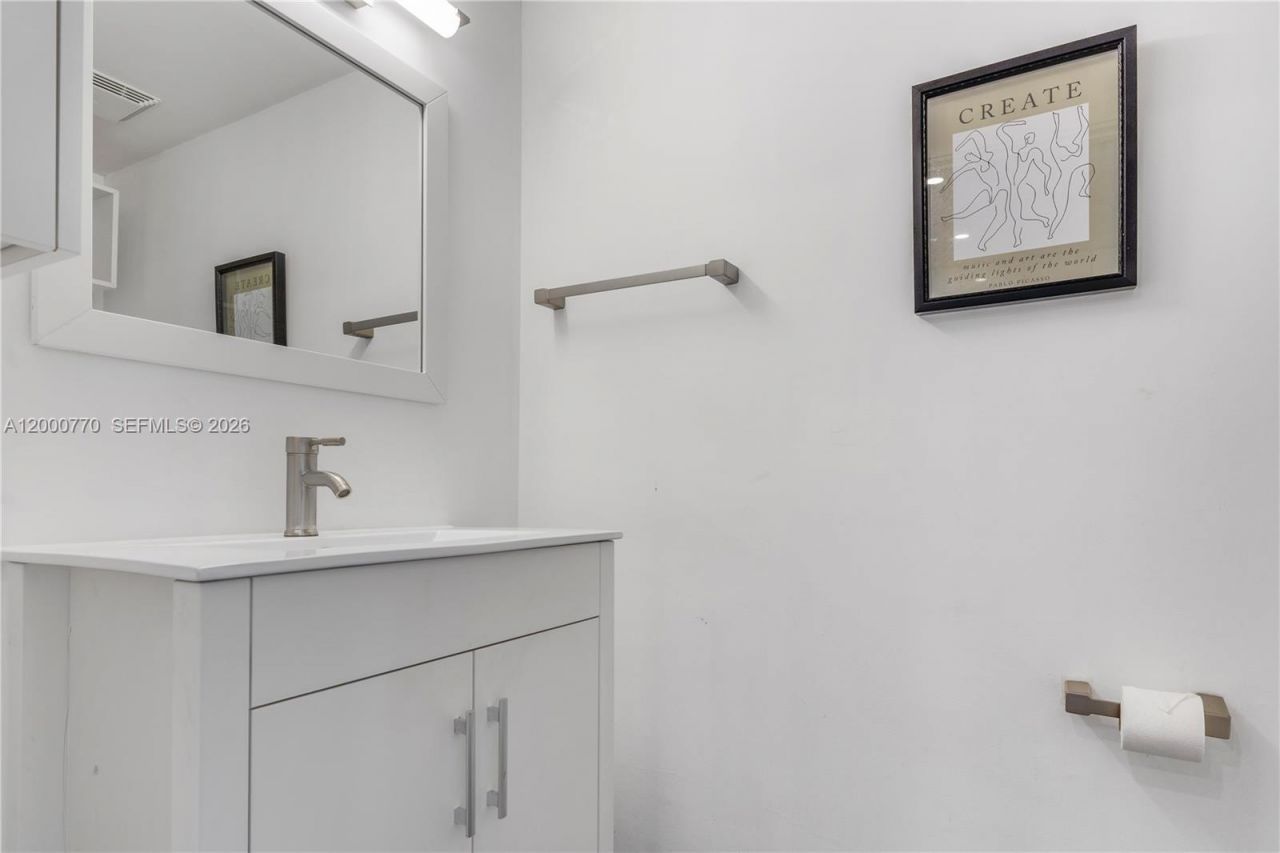 3339 Virginia St, Unit 339, Miami, FL 33133 Photo