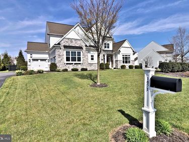 1071 VALLEY CROSSING DRIVE, LITITZ, PA 17543